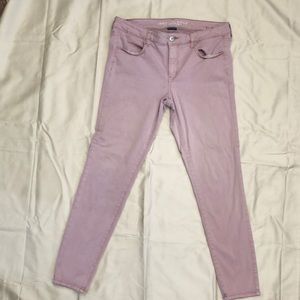Light pink skinny jeans from American Eagle.